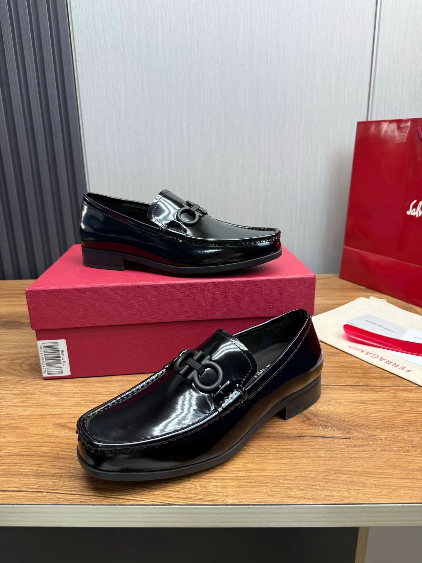 Men's shoes 💰760💰 Ferragamo. [Ferragamo] Men's Loaf leather shoes, the latest hot style, 1:1 original purchase quality, top quality, imported open-edge beaded cowhide leather on the upper, hand-made three-dimensional stitching highlights the round toe design, the inner feet are made of imported cowhide, with original wear-resistant rubber outsole, matching code 39-44, (38, 45 custom-made, non-refundable)